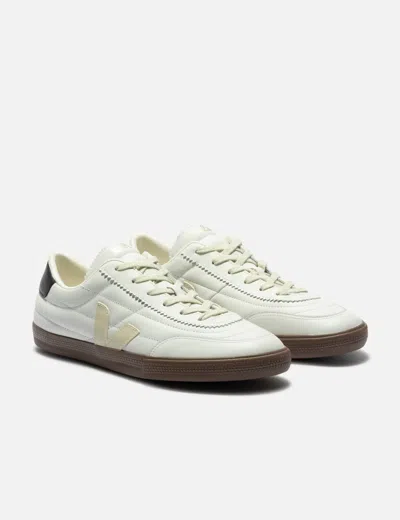 Veja Low-top Round Toe Sneakers With Contrast Sole In White