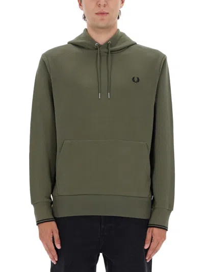 Fred Perry Laurel-wreath Hoodie In Green