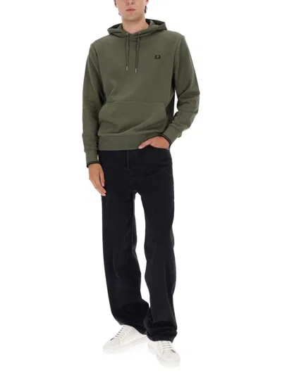 Fred Perry Laurel-wreath Hoodie In Green