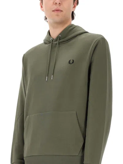 Fred Perry Laurel-wreath Hoodie In Green