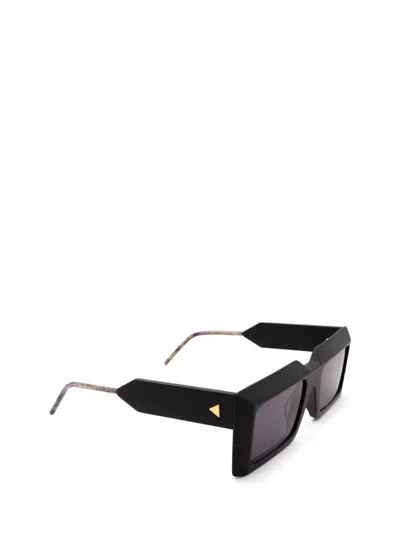Soya Sunglasses In Black