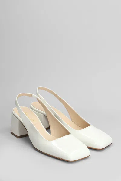 Anna F . Pumps In White