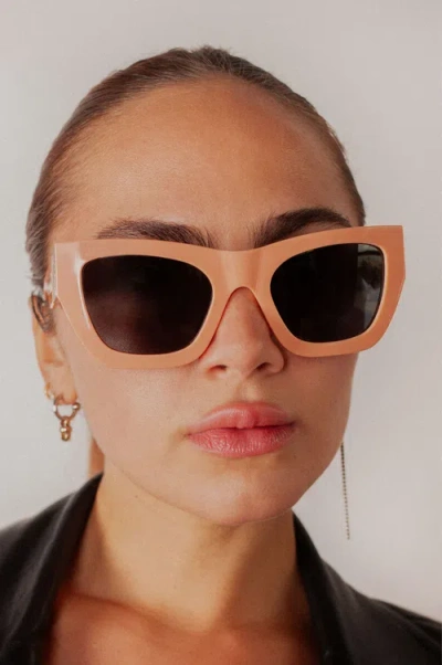 Indy Lainey Square Polarized Sunglasses In Brown