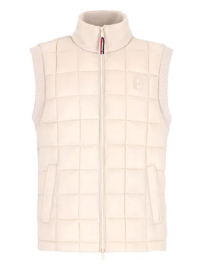 Conte Of Florence Quilted Sleeveless Jacket In Neutral
