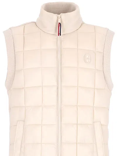 Conte Of Florence Quilted Sleeveless Jacket In Neutral