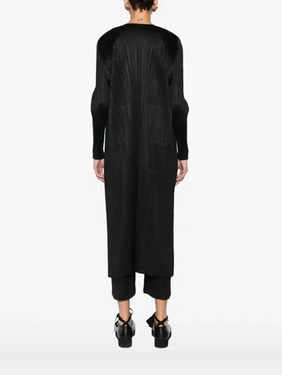 Issey Miyake Open-front Pleated Coat In Black
