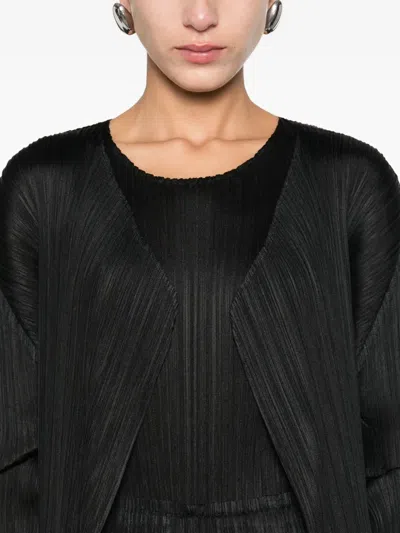 Issey Miyake Open-front Pleated Coat In Black