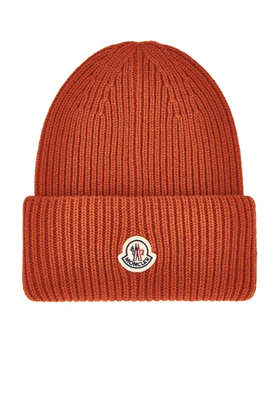 Moncler Logo Hat With Folded Cuff And Ribbed Texture In Red