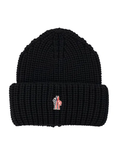 Moncler Grenoble Logo Patch Knitted Beanie In Black