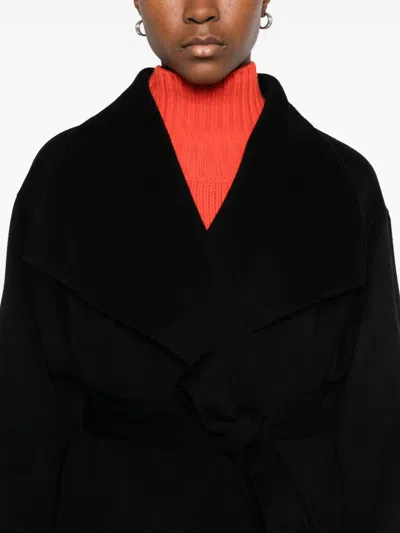 Soft Goat Wool And Cashmere Coat In Black