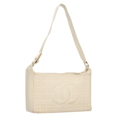 Pre-owned Chanel Chocolate Bar Cc Shoulder Bag Quilted Leather Leather Bag () In White
