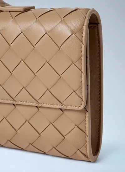 Bottega Veneta Womens Biscuit-m Brass Andiamo Intrecciato Leather Clutch Bag In Brown