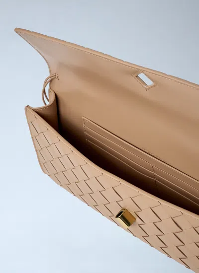 Bottega Veneta Womens Biscuit-m Brass Andiamo Intrecciato Leather Clutch Bag In Brown