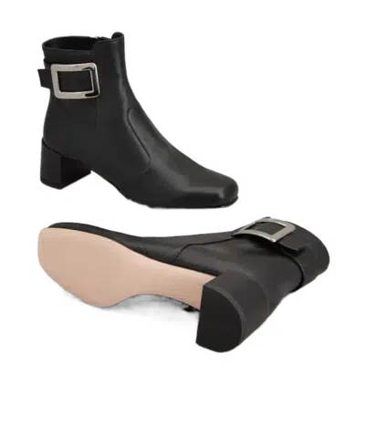 Roger Vivier Polly Booties In Leather In Black
