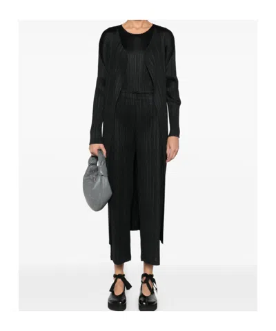 Issey Miyake Open-front Pleated Coat In Black