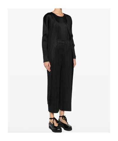 Issey Miyake Open-front Pleated Coat In Black