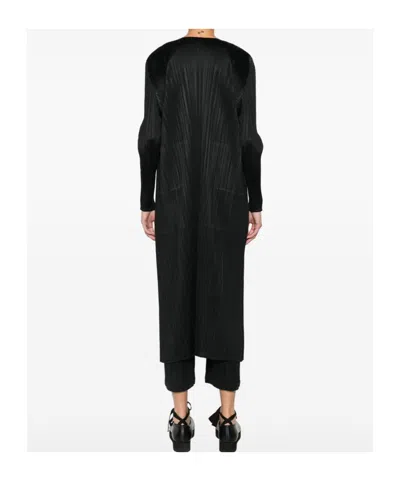 Issey Miyake Open-front Pleated Coat In Black