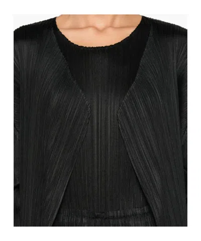Issey Miyake Open-front Pleated Coat In Black