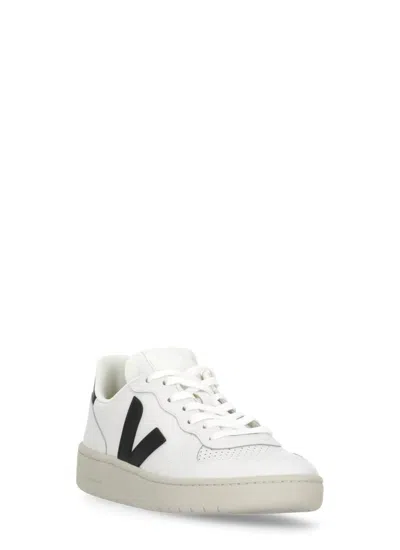 Veja V 10   Unisex In White
