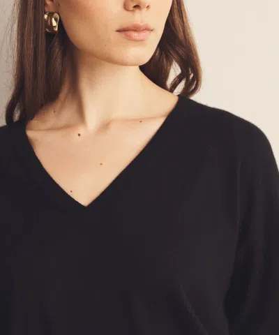 Naadam Lightweight Cashmere V-neck Sweater In Black