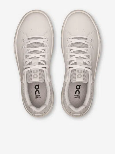 On Girls The Roger Trainers In Neutral