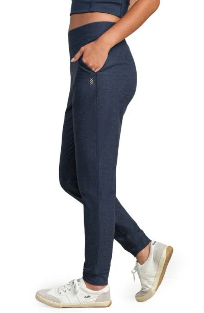 Rhone Atmosphere Joggers In Blue