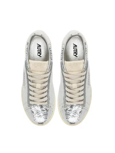 Autry Dallas Low Sparkling Sneakers In Silver And White Sequins Shoes In Gray