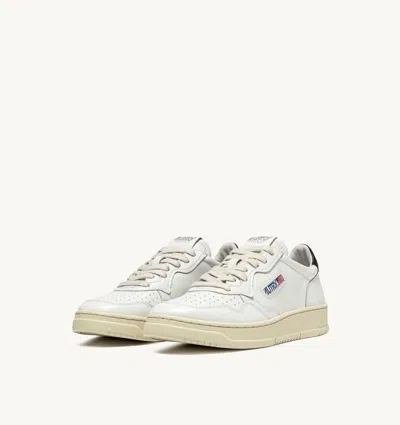 Autry Low-top Sneakers With Padded Collar And Contrast Details In White