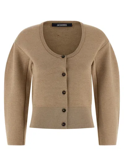 Jacquemus Le Gilet Doppio Beige Cardigan With Round Neck And Ribbed Trims In Wool Blend Stretch Woman In Nude