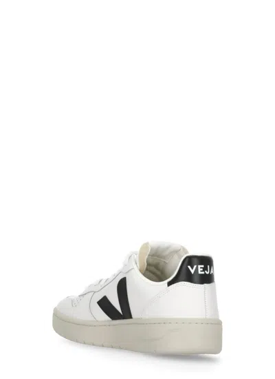 Veja V 10   Unisex In White