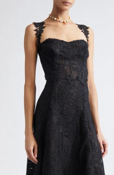 Oscar De La Renta Sleeveless Foxglove Lace Sweetheart-neck Gown In Black
