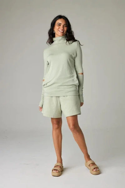Eavolu Baikal Eco-luxe Fleece Short In Green
