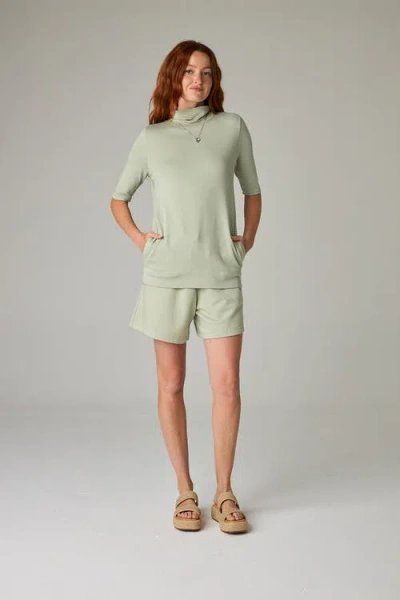 Eavolu Baikal Eco-luxe Fleece Short In Green