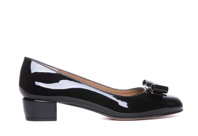 Ferragamo Women Vara Pumps In Black Patent Leather With Bow In Black
