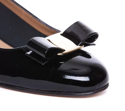 Ferragamo Women Vara Pumps In Black Patent Leather With Bow In Black