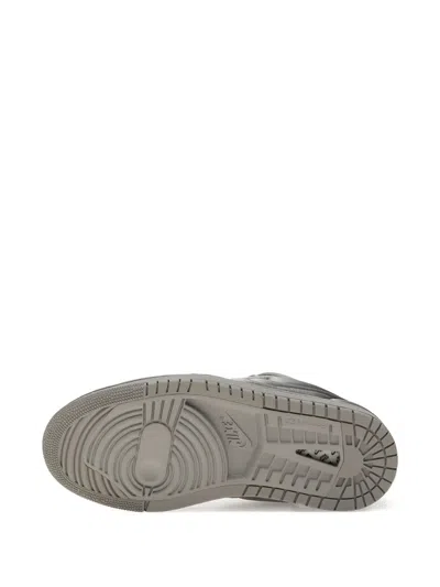 Jordan Air  1 Low Method Of Make Sneakers In Gray