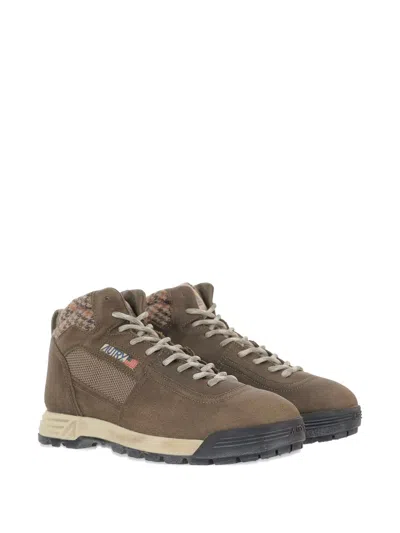 Autry Low Top Sneakers With Round Toe And Ridged Sole In Brown