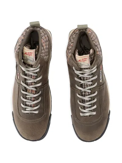 Autry Low Top Sneakers With Round Toe And Ridged Sole In Brown