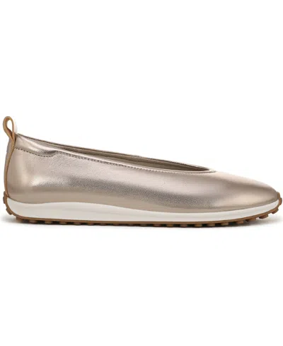 Naturalizer Carla Sport Flat In Gold