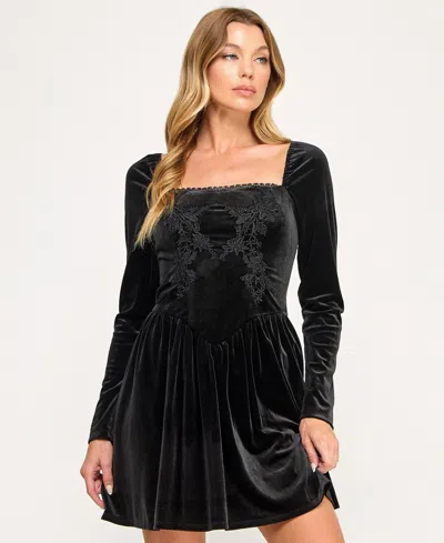 Seni & Cade Juniors' Velvet Drop Waist Embroidered Pull-on Short Dress In Black
