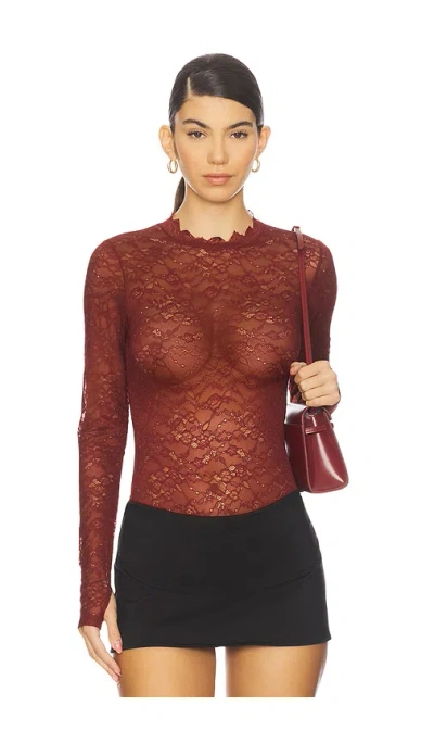 Alice And Olivia Taeyn Lace Crew Neck Bodysuit In Burgundy