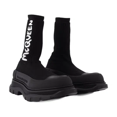 Alexander Mcqueen Tread Slick Sneakers In Black