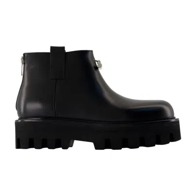 Alexander Mcqueen Ankle Boots Smooth Calfskin Chunky Sole In Black