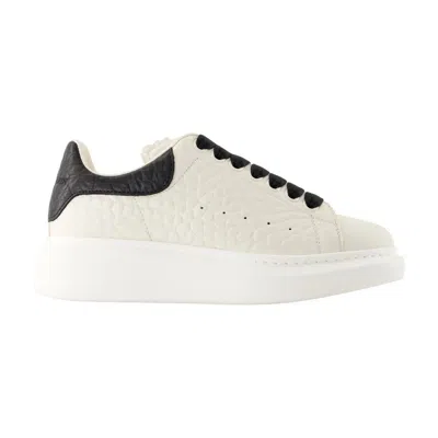 Alexander Mcqueen Black And White Low Top Sneakers With Logo Lettering On The Tongue And Contrasting Heel With Logo Le In White