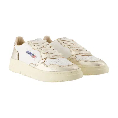 Autry Medalist Low Two-tone Sneakers In White In Multi