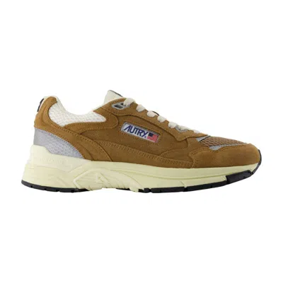 Autry Hyperway Sneakers In Brown