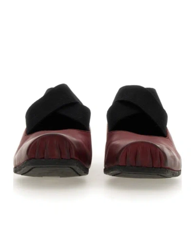 Uma Wang Deep Red Carbon Fiber Flats In Brown