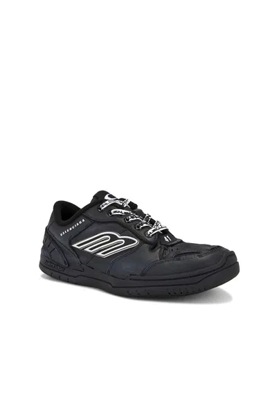 Balenciaga Hamptons Worn-out Low-top Leather Sneakers In Black