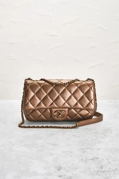 Pre-owned Chanel Lambskin Flap Bag In Gold