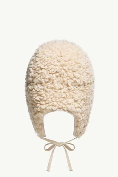 Moncler Logo-patch Tie-fastening Reversible Hat In Brown